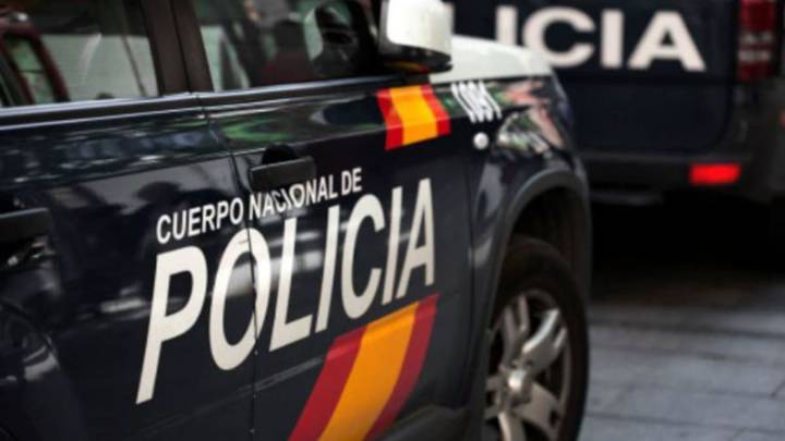 Dos policías abaten con disparos a un hombre que ha intentado agredirles con un cuchillo en València