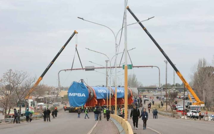Impsa controlará en vivo cómo responde el puente: este jueves se reanuda el operativo del reactor