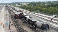Train derails in Fort Worth, no public threat reported