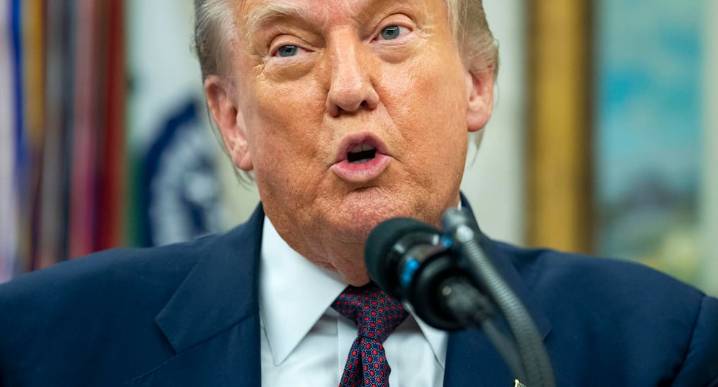 Donald Trump dispone realización de un nuevo censo que deje fuera a los inmigrantes indocumentados, pese a que faltan cinco años últimas