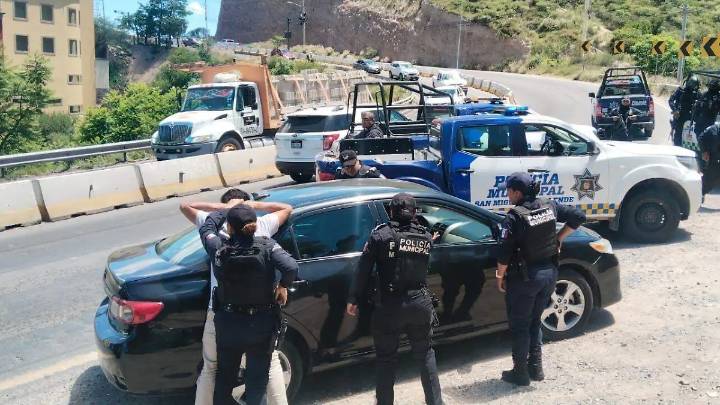 Capturan a trío foráneo dedicado a robos y uso de ponchallantas en San Miguel