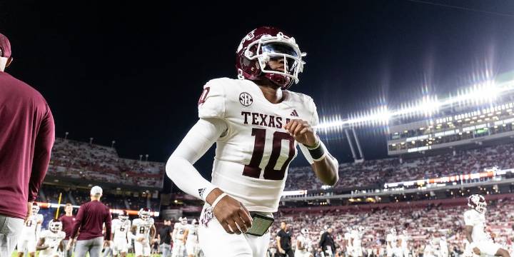 Reed named to Manning Award Preseason Watch List