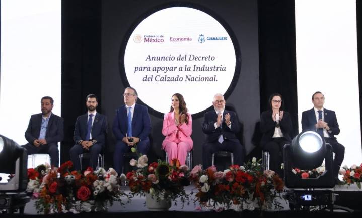 Confirma Ebrard restricción a importación de zapatos para proteger empleos
