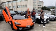 Le iba bien: Banda criminal manejaba un McLaren, una lancha y una avioneta