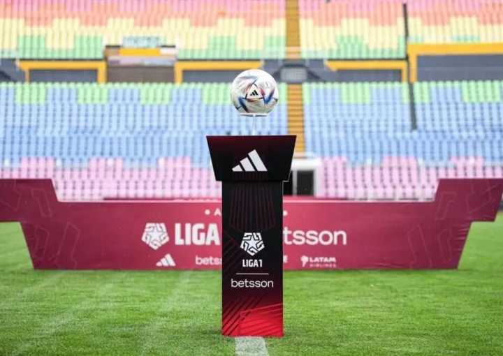 ¡EL FÚTBOL EN SU LABERINTO!