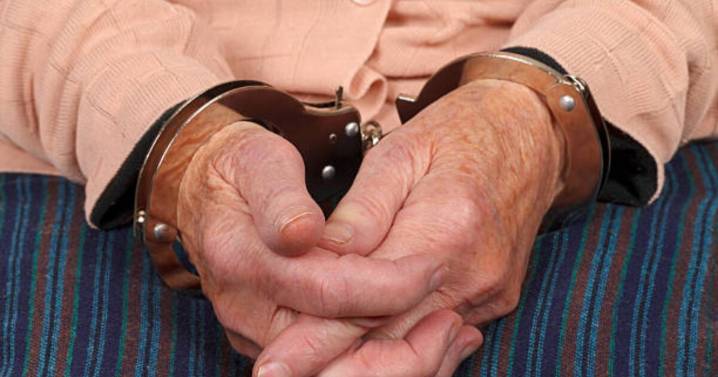 ¡Viejo cochino! Detienen a hombre de 75 años por acoso sexual, la joven iba dormida en un autobús rumbo a Jalisco