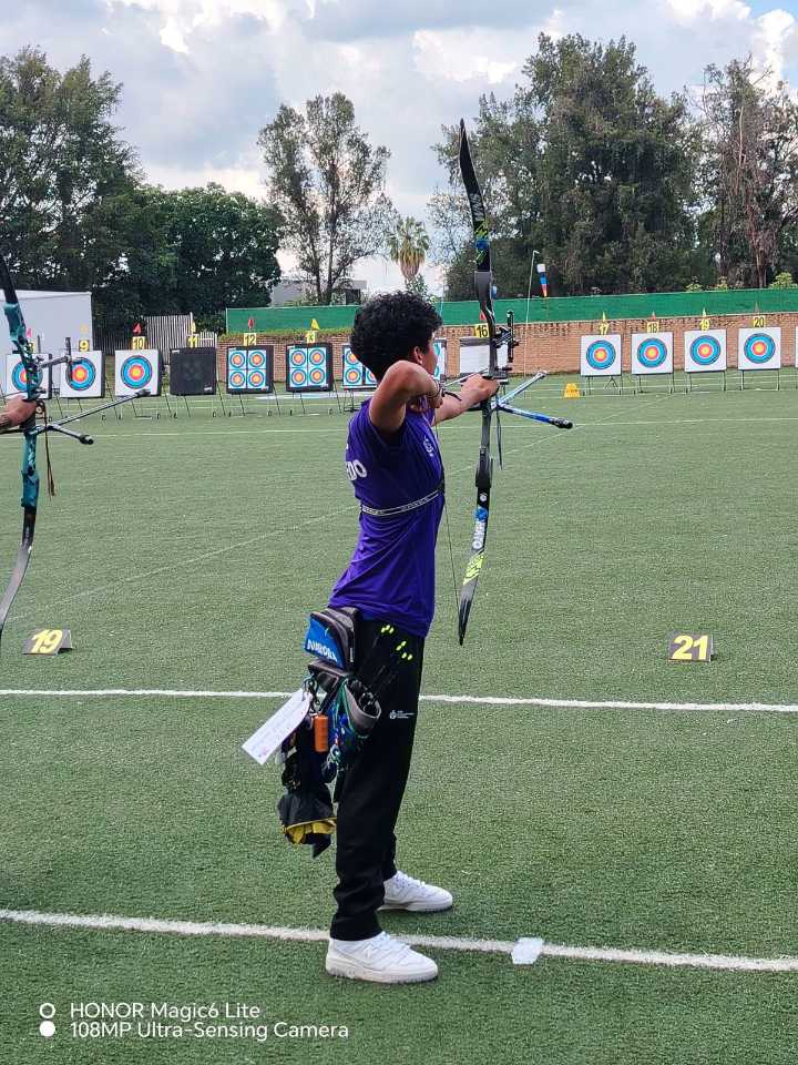 Logra atleta juarense récord nacional en tiro con arco