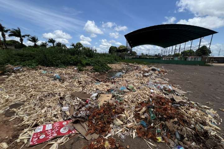 Olores nauseabundos emanan del mercado del avión en Los Godos por acumulación de basura