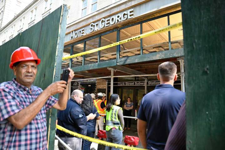 Clark Street station reopens to commuters after awning collapse caused by ‘severe disrepair’ • Brooklyn Paper