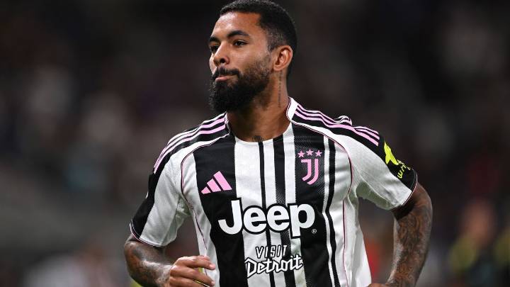 Nottingham Forest confirm loan of Douglas Luiz from Juventus