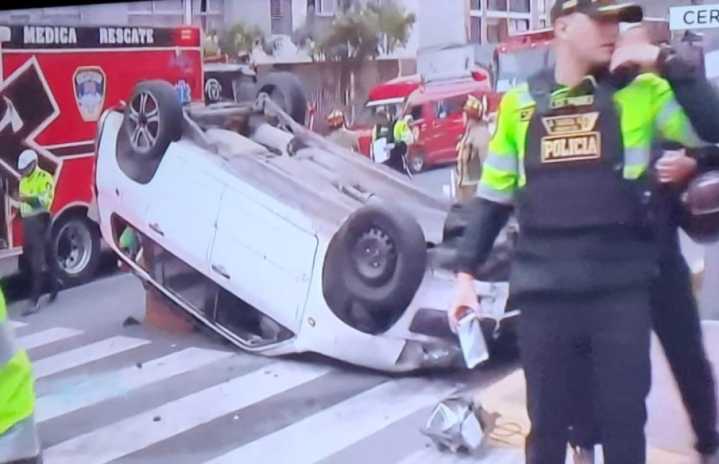 Choque entre dos autos deja ocho heridos en el Cercado de Lima