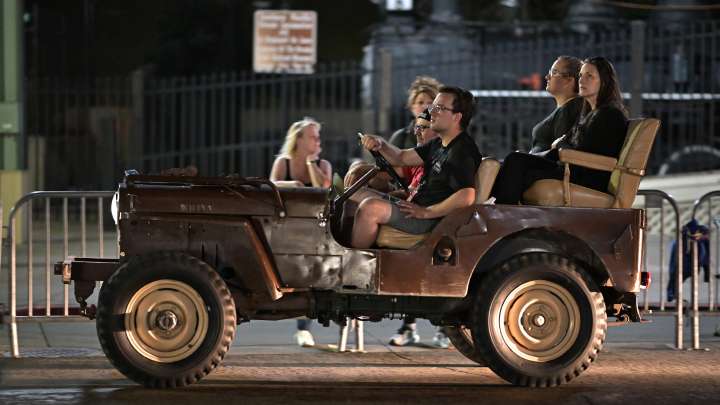 Faces in the crowd as HAN cars cruise Victorian Square