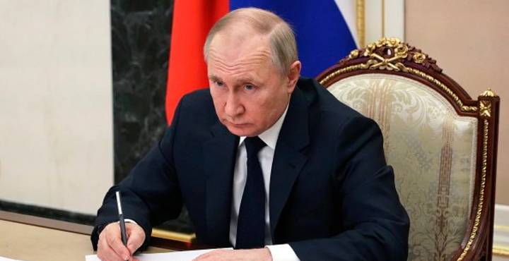 Putin propone detener la guerra a cambio del este de Ucrania, reportan