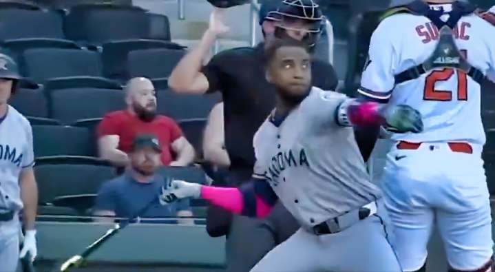 VIDEO: Mariners Outfielder Víctor Robles Ejected In Triple-A Game For Violently Throwing His Bat At Opposing Pitcher During Ugly Scene