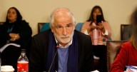 Tras críticas de candidatos, ministro Montes da un paso atrás y rectifica dichos sobre no ser el jefe de la reconstrucción