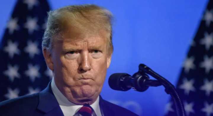 'Who's getting fired?' Internet pounces after Trump hit with gloomy economic report