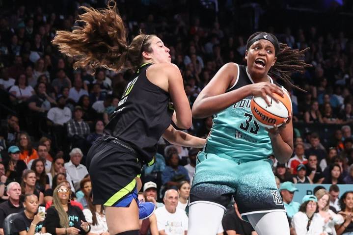 Deadspin | Balanced Liberty attack sinks Wings as Jonquel Jones posts double-double