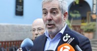 El presidente canario dice que aunque Baleares «tiene un problema de llegadas, ni por asomo es comparable con Canarias»