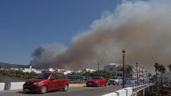 Un incendio en Tarifa obliga a desalojar parte de una urbanización y dos hoteles en la playa de Atlanterra