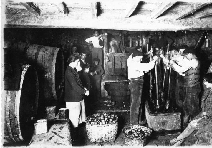 La sidra contada de la manzana al vaso