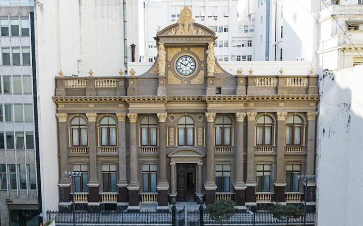 Argentina es uno de los países con menores reservas de la región, según un informe privado