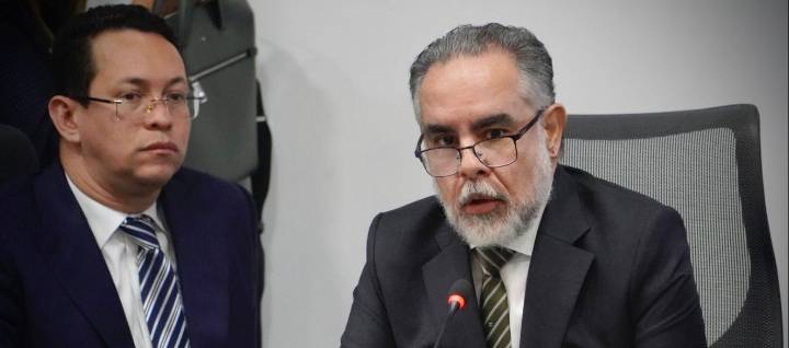 Con un país “incendiado”, la Ley de sometimiento está cada vez más cerca de hundirse