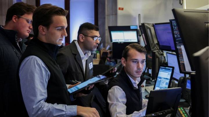 Wall Street Gains as Trump’s Interim Fed Choice Stokes Dovish Bets