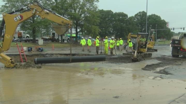 Main break leads to major pothole impacting a dozen Little Rock businesses