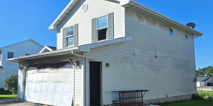 Authorities investigating cause of house fire in Linn County