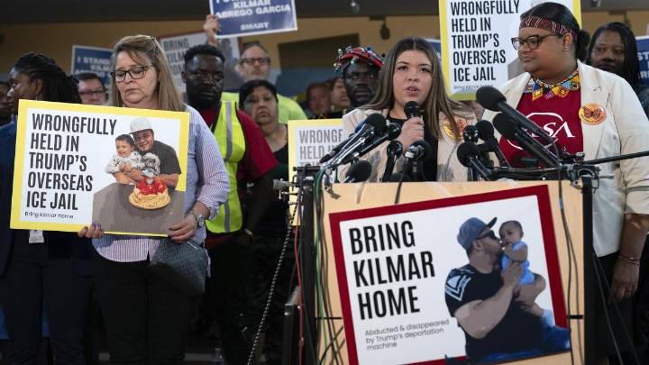 El salvadoreño Kilmar Abrego, deportado por error, es liberado de una cárcel en Estados Unidos