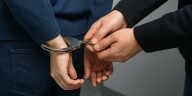 Exfutbolista colombiano fue sentenciado por golpear a su pareja, abusar de ella e intentar quemarla