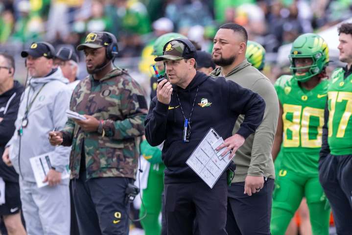 Will Stein faces new challenge as Oregon adjusts offensive identity
