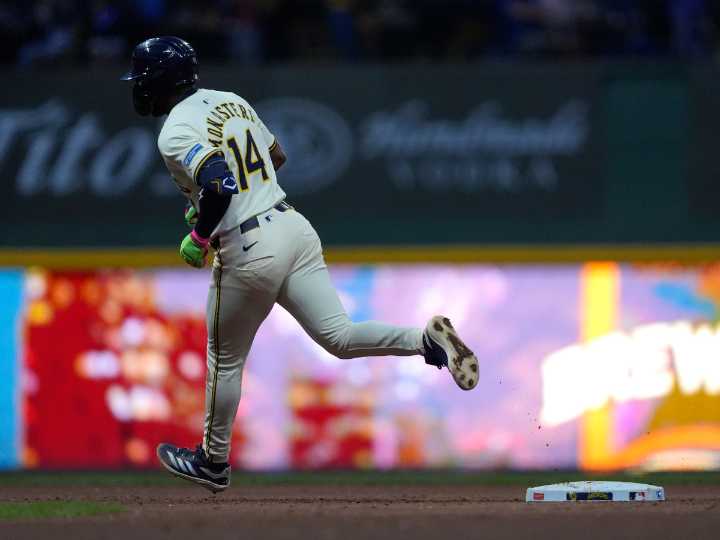 Andruw Monasterio clave para la victoria de Cerveceros