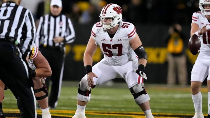 Wisconsin center Jake Renfro listed as week to week after suffering lower