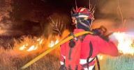 Última hora de los incendios que asolan España: dos muertos, varios heridos graves y miles de desalojados