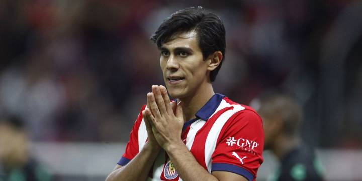 Pumas presenta a José Juan Macías como su nuevo refuerzo para el Apertura 2025