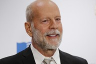 Bruce Willis vive en otra casa por su enfermedad; esposa aclara rumores de abandono