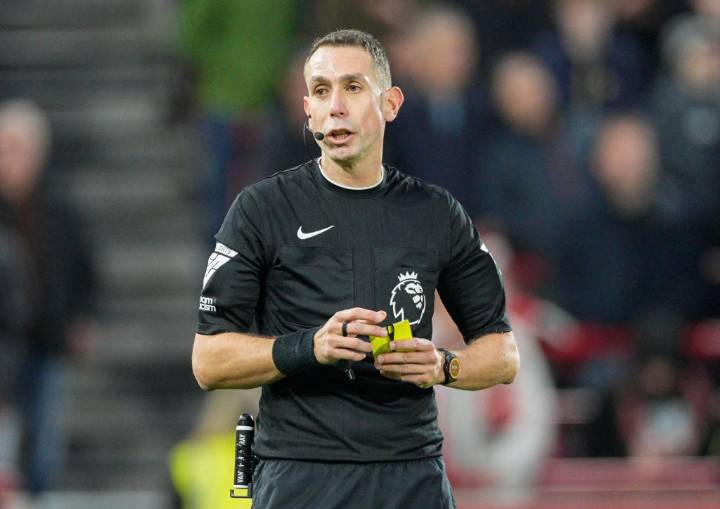 David Coote, ex árbitro de la Liga Premier, recibe 8 semanas de sanción por insultos a Klopp