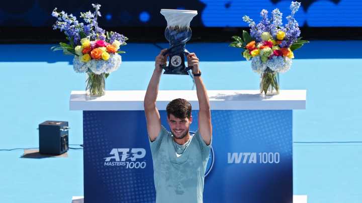 Alcaraz gana su primer Masters 1000 de Cincinnati por abandono de Sinner