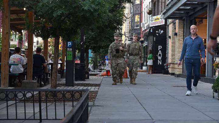 Guardia Nacional de EU comienza a portar armas en Washington