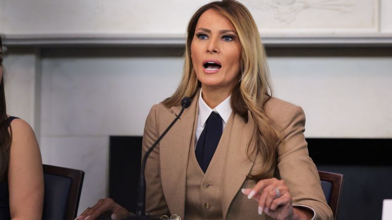 Influyente en privado, pero ausente en público, Melania Trump elige sus momentos en este mandato