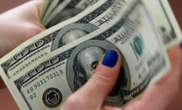 Cuánto cotiza el dólar en medio del escándalo de las coimas