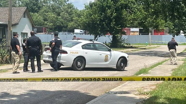 Indy father arrested in Chicago after 2-year-old daughter fatally shot herself