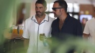 Primeras imágenes de Álex García, expareja de Verónica Echegui, en el último adiós a la actriz
