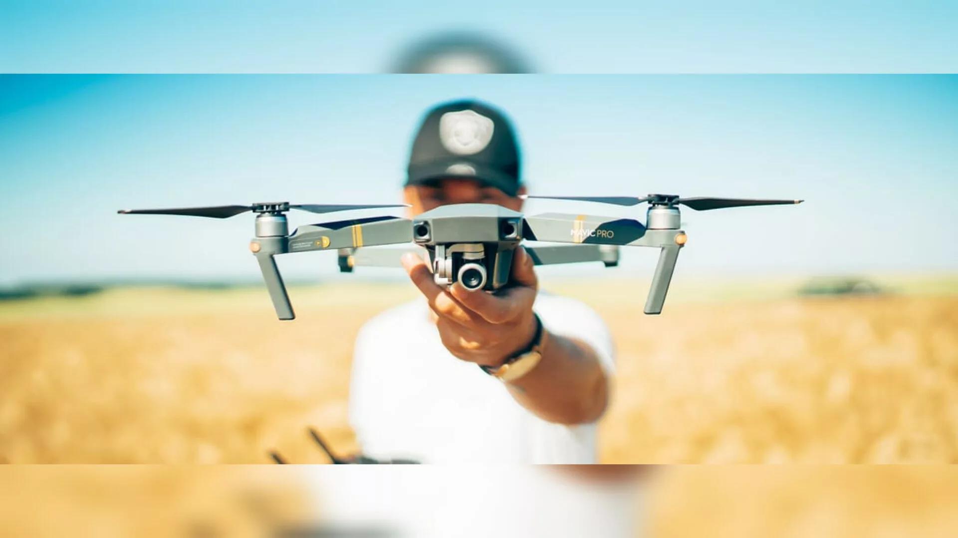 Quedan suspendidas las operaciones y comercialización de drones en el país