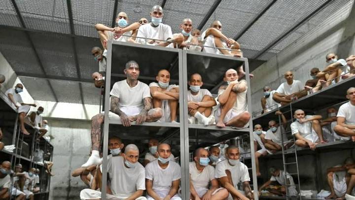 El Salvador prepara 600 juicios masivos contra pandilleros: ¿cómo funcionarán y quiénes podrían quedar libres?