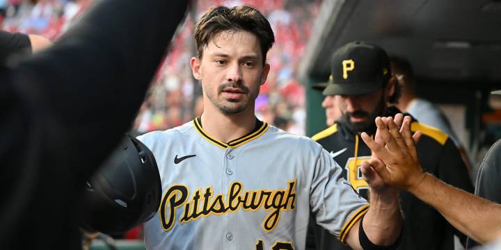 Bryan Reynolds adds two doubles in Pirates win