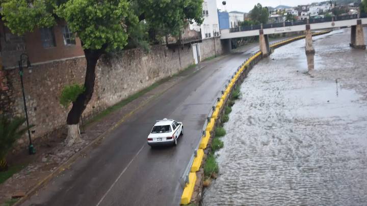 Evite la Vialidad del Río en épocas de lluvias: rescatistas de Protección Civil y Bomberos van a salvar personas, no autos