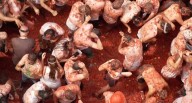 “Un momento mágico”: miles participan de la “La Tomatina” en España