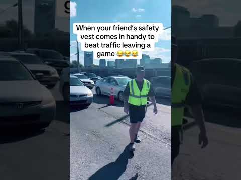 One way to get out of traffic 😂 (via kristeen1993/TT)